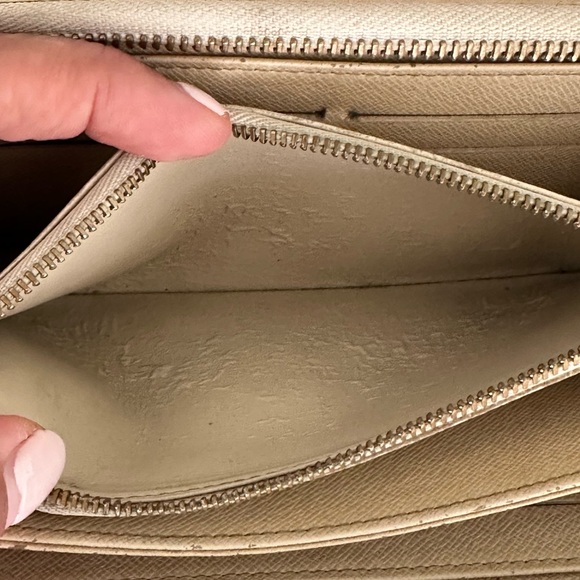 Louis Vuitton Damier Azur Zippy Wallet - Picture 10 of 15